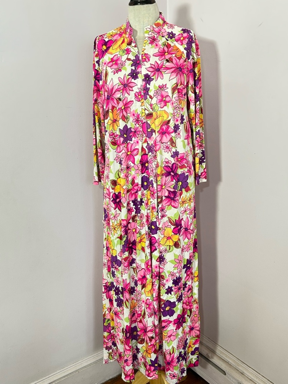 Vintage Lisanne Distinctive Loungewear Floral Kaftan Robe Mumu